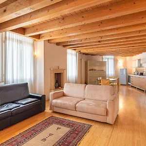 maison-maria.hotelinveneto.com/